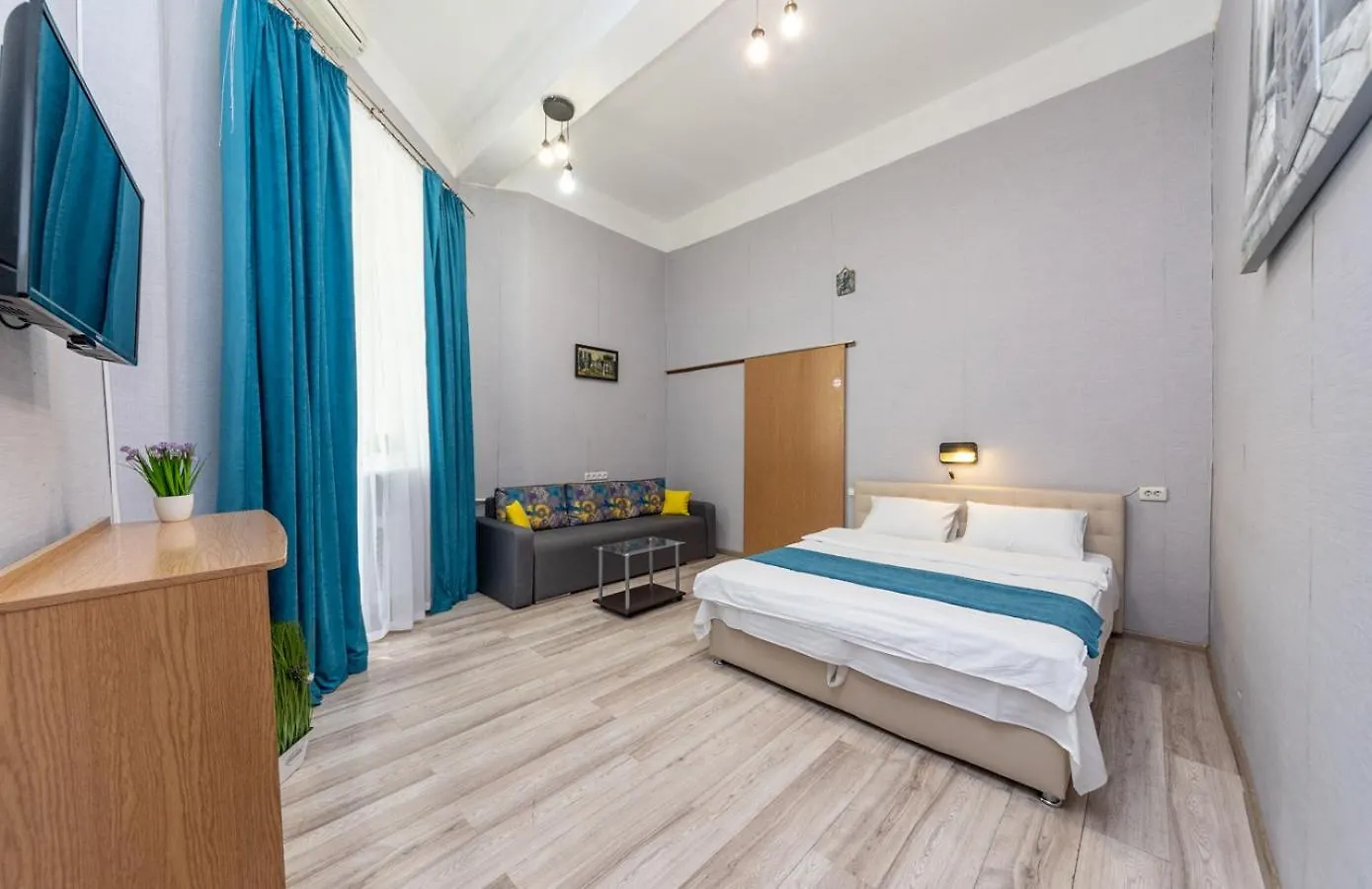 Art Apartment In Maidan Kyiv